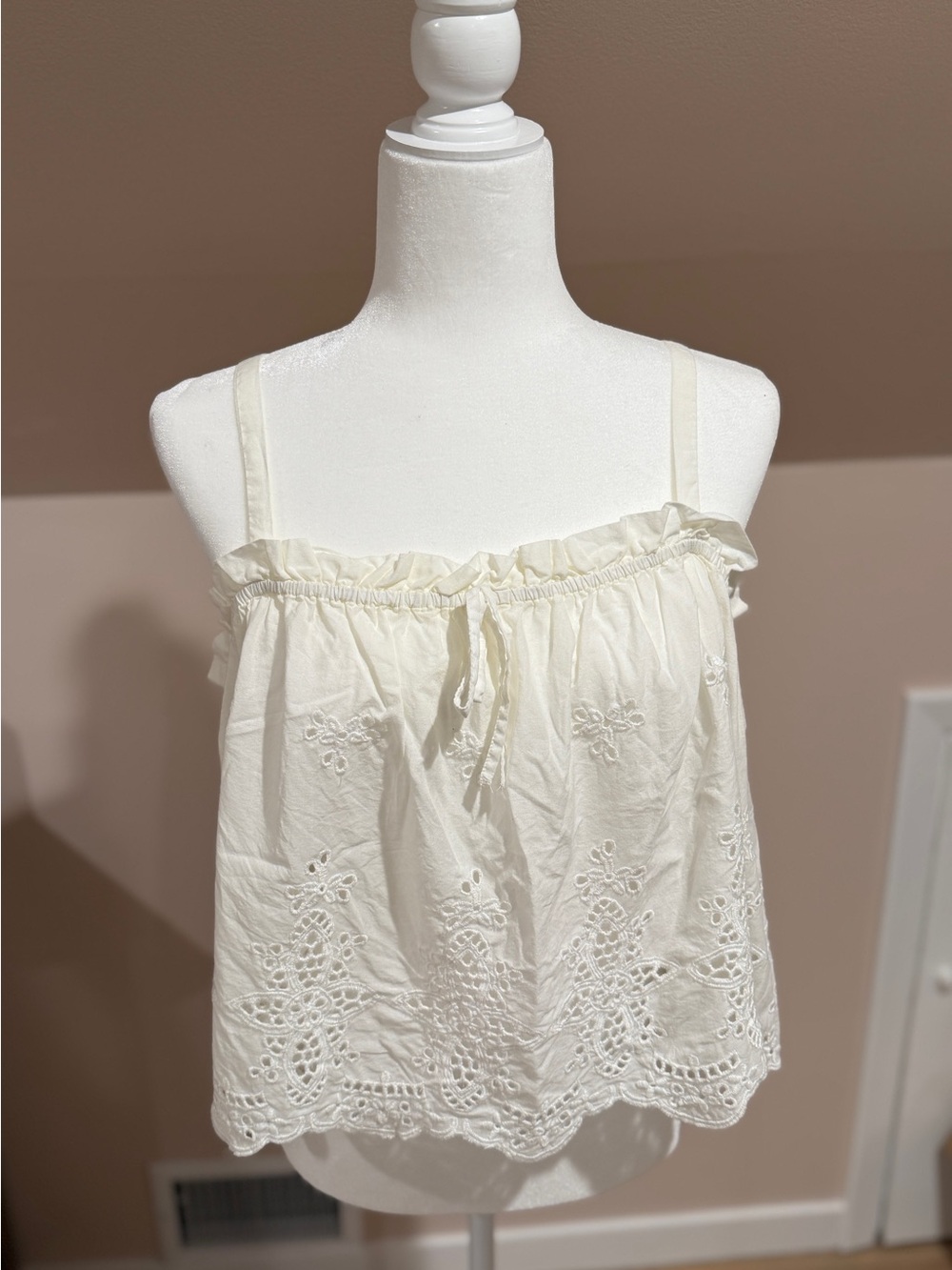 NWOT Anthropologie Cream Eyelet Ruffle Spaghetti Strap Tank Top, Size Medium